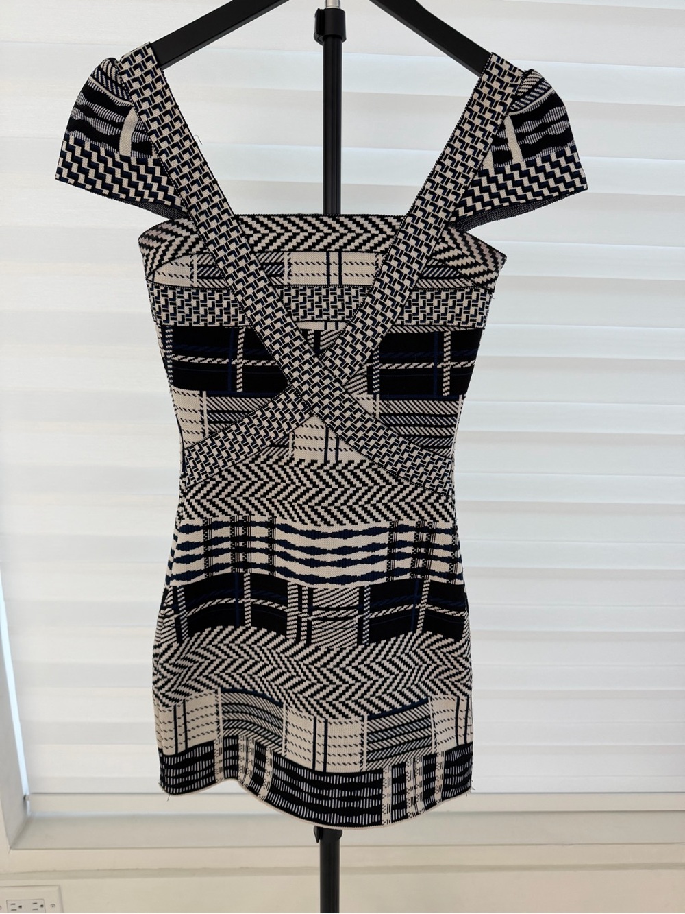 L'ATISTE Black and Cream Geometric Cross-Back Mini Dress